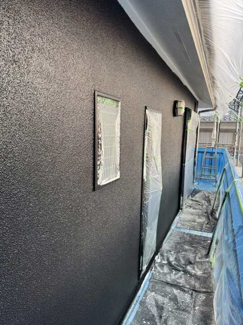 チャコール　外壁上塗り